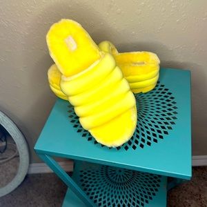 UGG NWOT size 9 women’s Yellow
